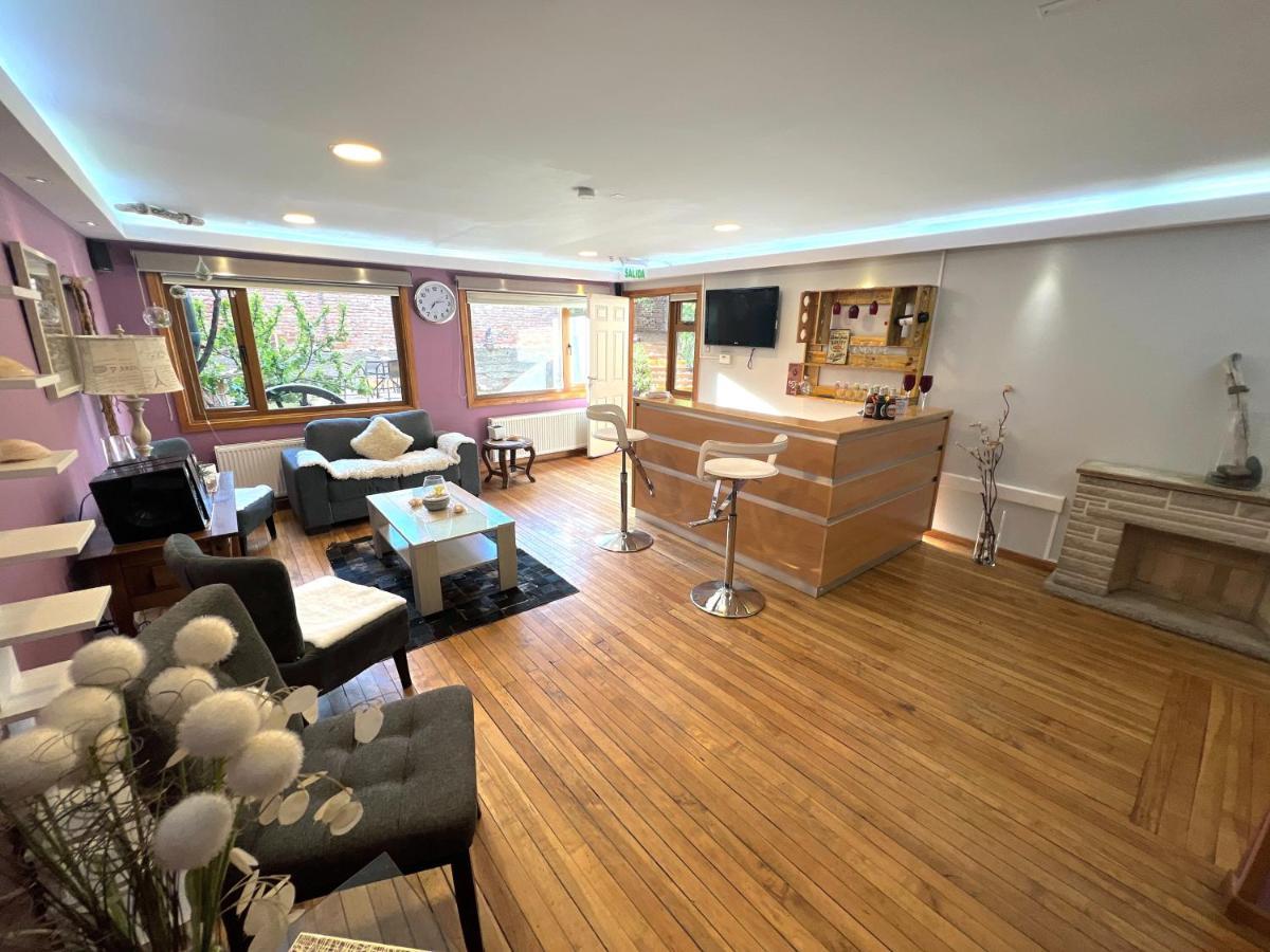 Appartement Incredible Downtown Duplex With Interior Backyard à Punta Arenas Extérieur photo
